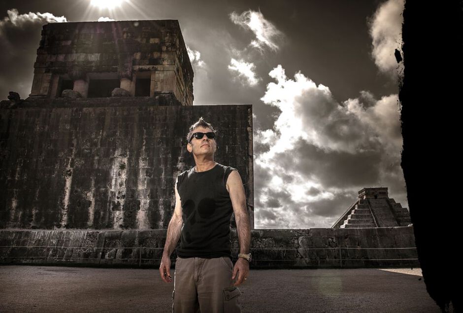 <b>Bruce Dickinson</b>