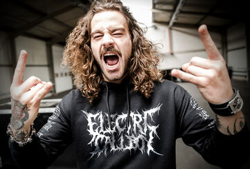 Fino al -30% sul merch delle tue band preferite / Più compri, più risparmi! / Risparmia ora!