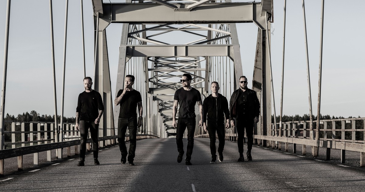 Raised Fist - Band02